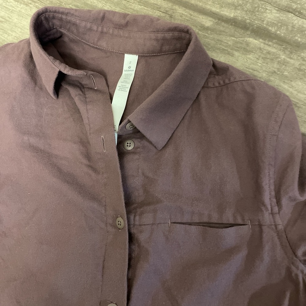 Lululemon Button Up Size 2 - Picture 3 of 4